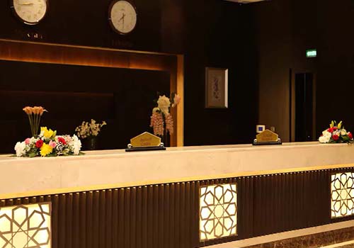 Arak-Ajyed-front-desk-500px