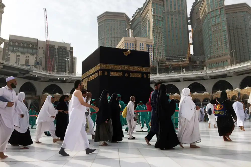Performing Tawaf